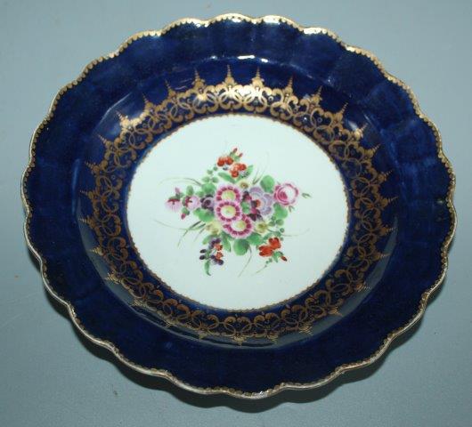 Worcester plate decorated with flowers(-)